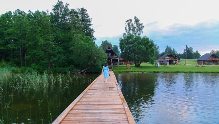 Une journée sur le set de Camping Paradis : plongée dans les coulisses du tournage